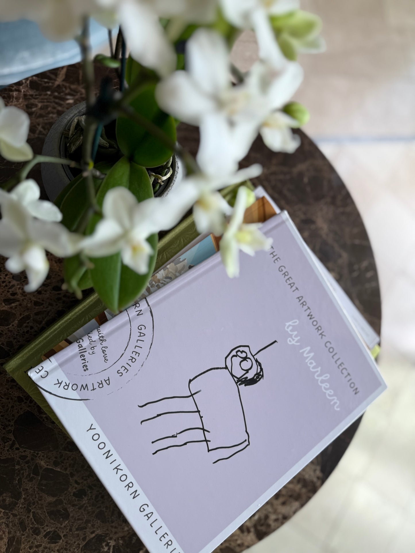 Personalisiertes Coffee Table Artbook mit den Kunstwerken Deiner Kinder